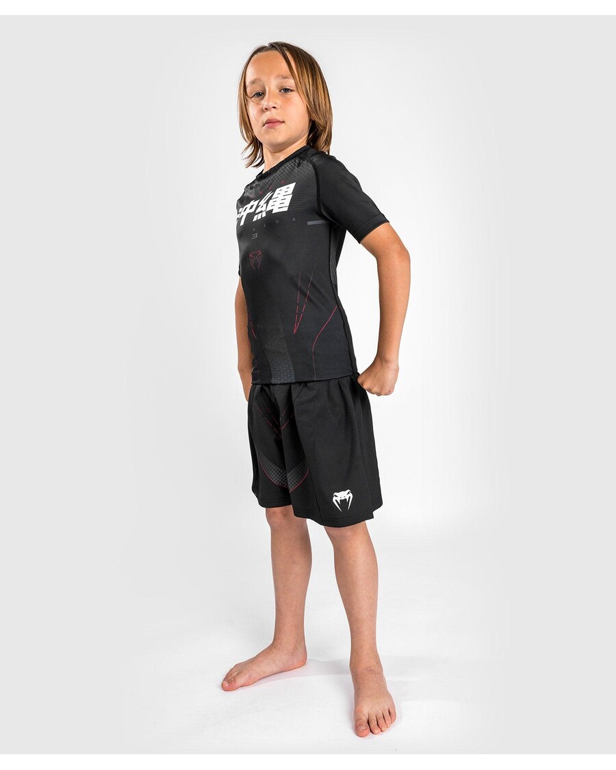 Venum Okinawa 3.0 ラッシュガード半袖 - 子供用 - ブラック/レッド