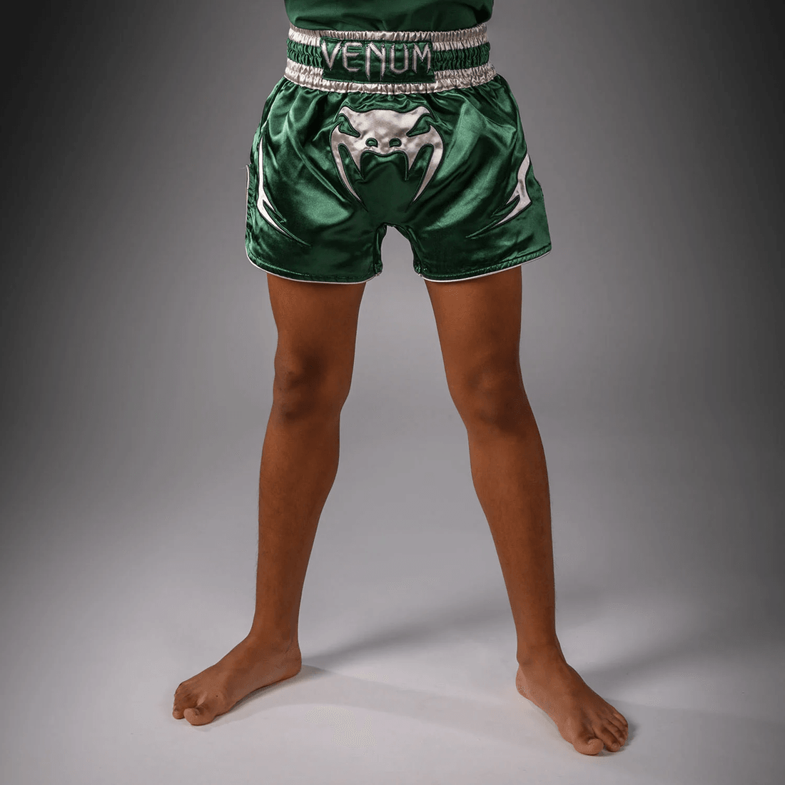 Venum Inferno Pantalones Cortos De Muay Thai - Verde Bosque/ Blanco Roto