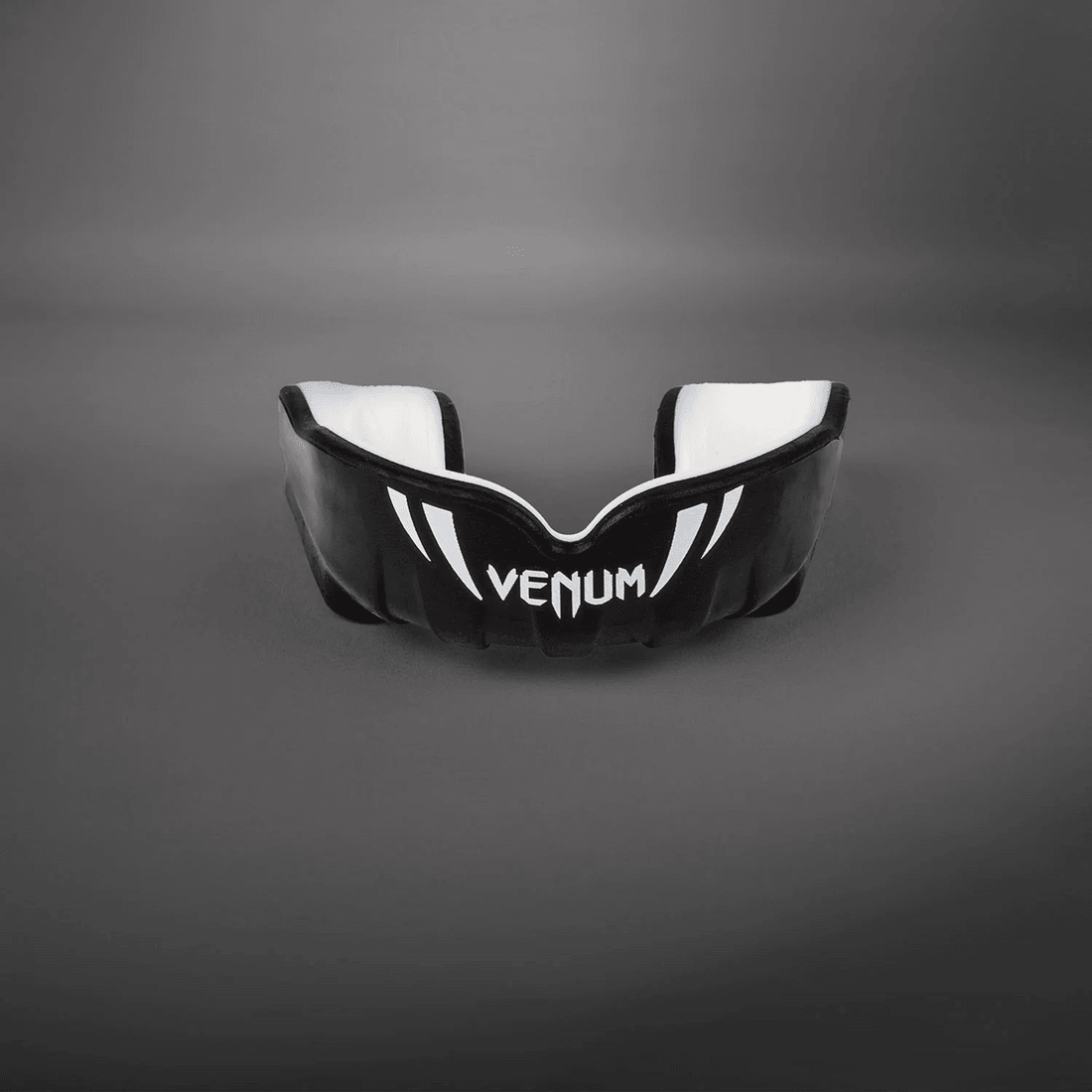 Venum Challenger Kids Mouthguard - 黒/白