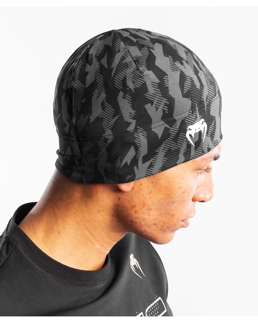 قبعة UFC Venum الأصلية لأداء أسبوع القتال للجنسين - أسود