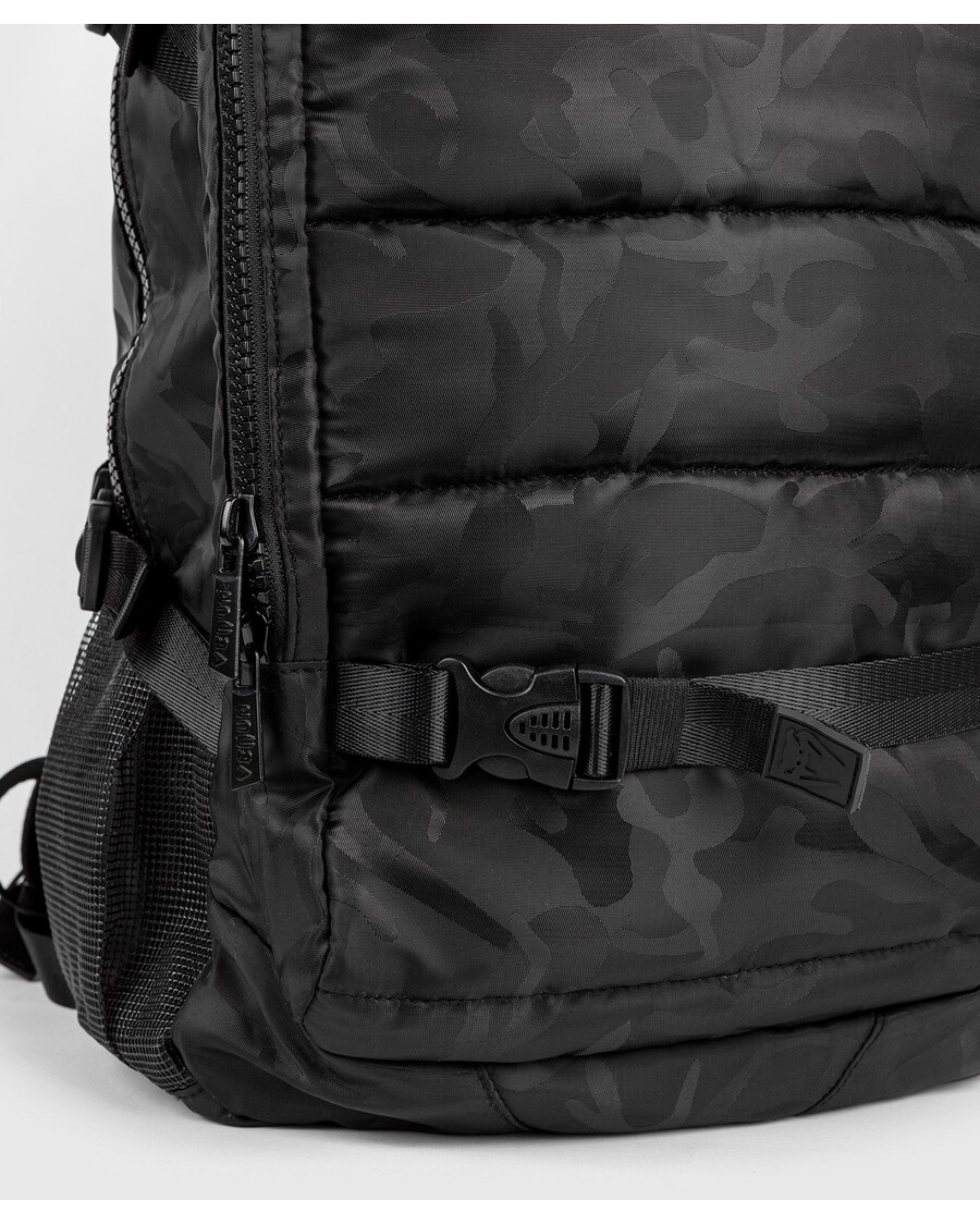 Venum Challenger Pro σακίδιο πλάτης - μαύρο/σκούρο Camo