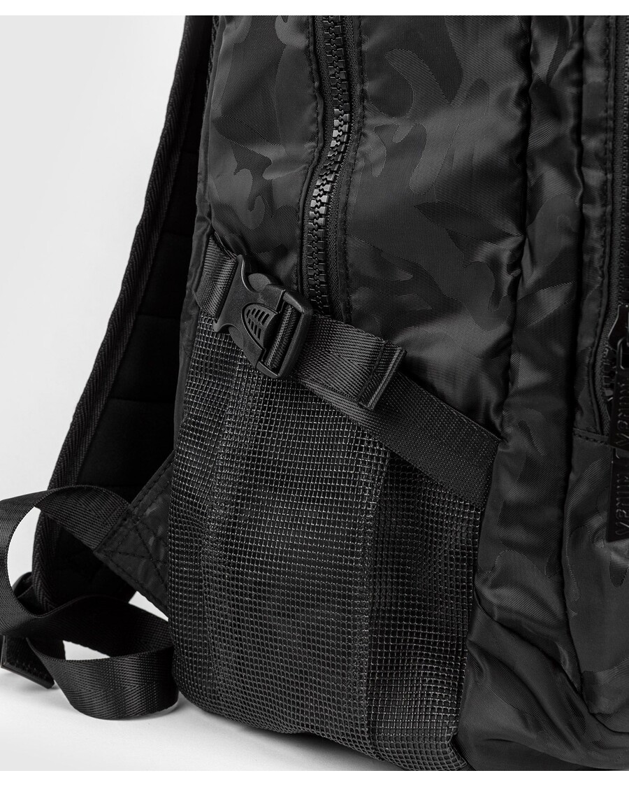 Venum Challenger Pro σακίδιο πλάτης - μαύρο/σκούρο Camo