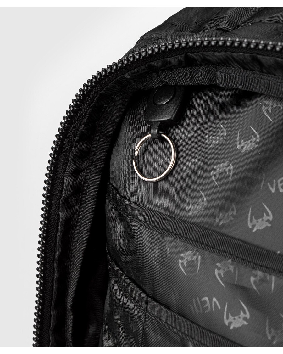 Venum Challenger Pro σακίδιο πλάτης - μαύρο/σκούρο Camo