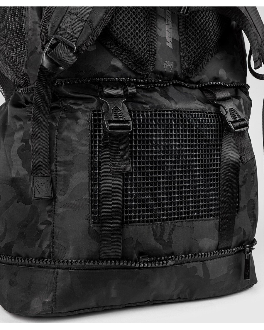 Рюкзак Venum Challenger Xtrem - черный/темный камуфляж
