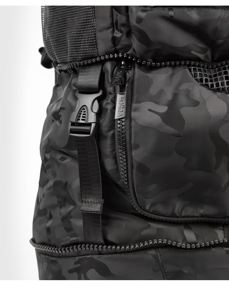 Рюкзак Venum Challenger Xtrem - черный/темный камуфляж