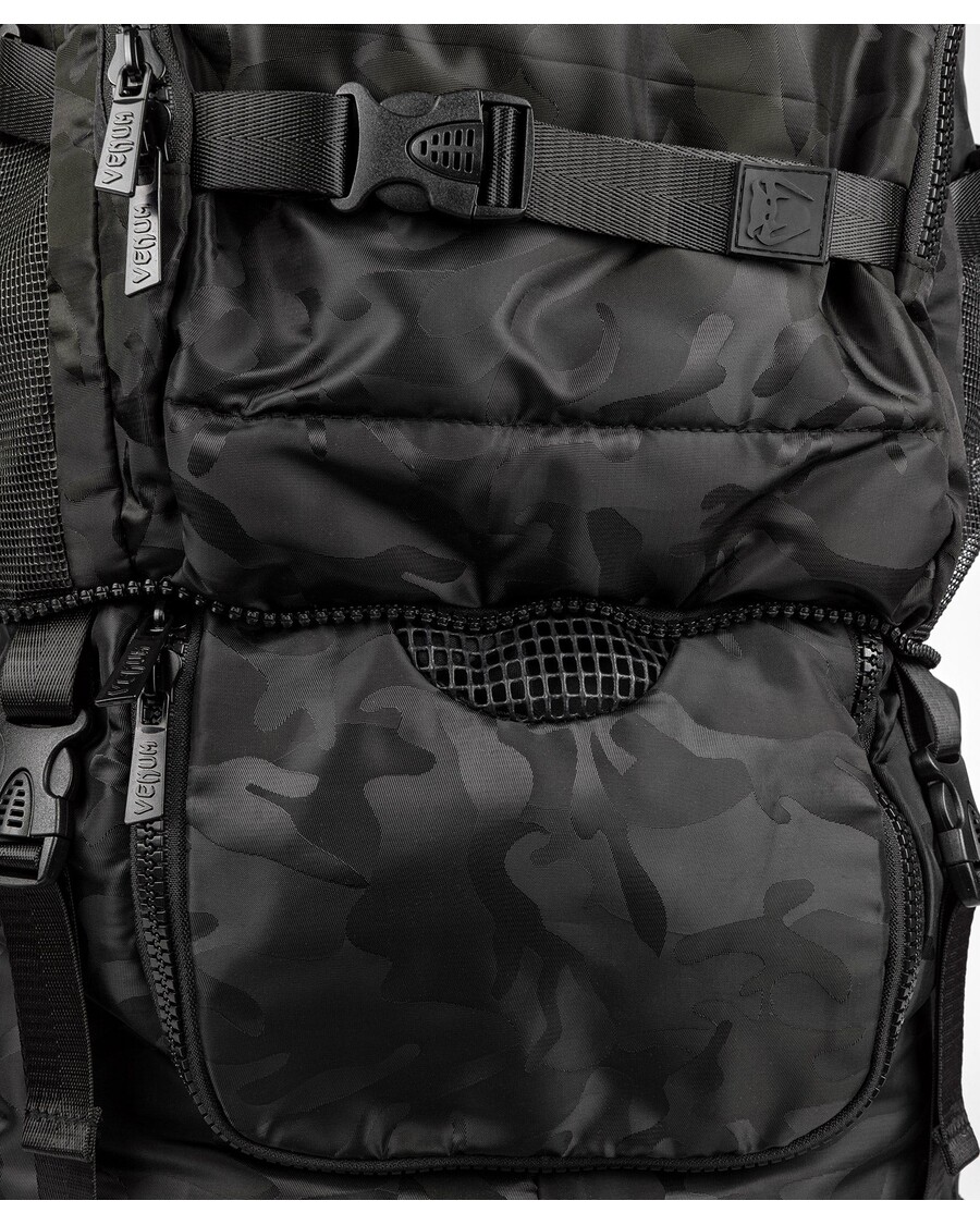 Рюкзак Venum Challenger Xtrem - черный/темный камуфляж