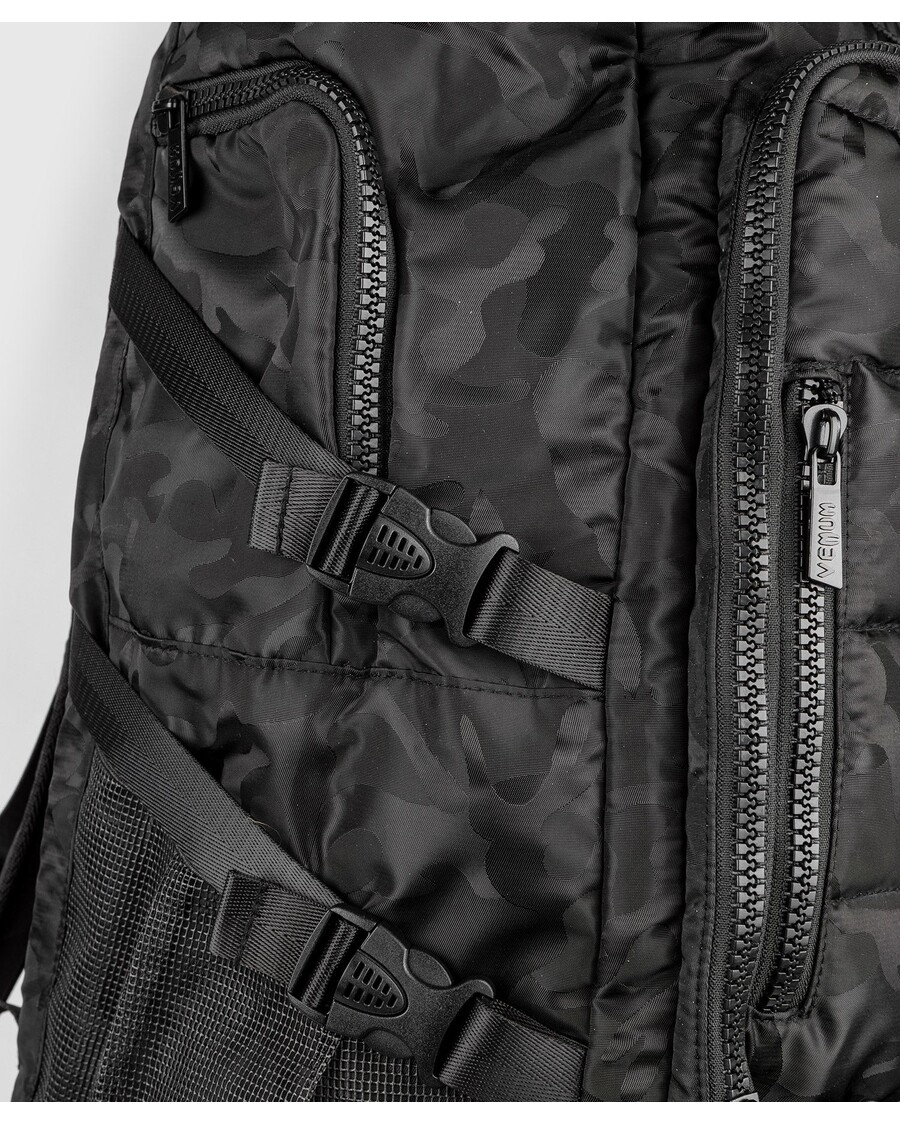 Рюкзак Venum Challenger Xtrem - черный/темный камуфляж