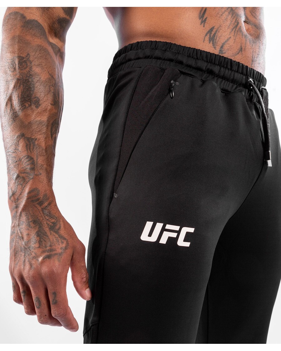 Ufc Venum Authentic Fight Night Moške Hlače Za Sprehode - črne