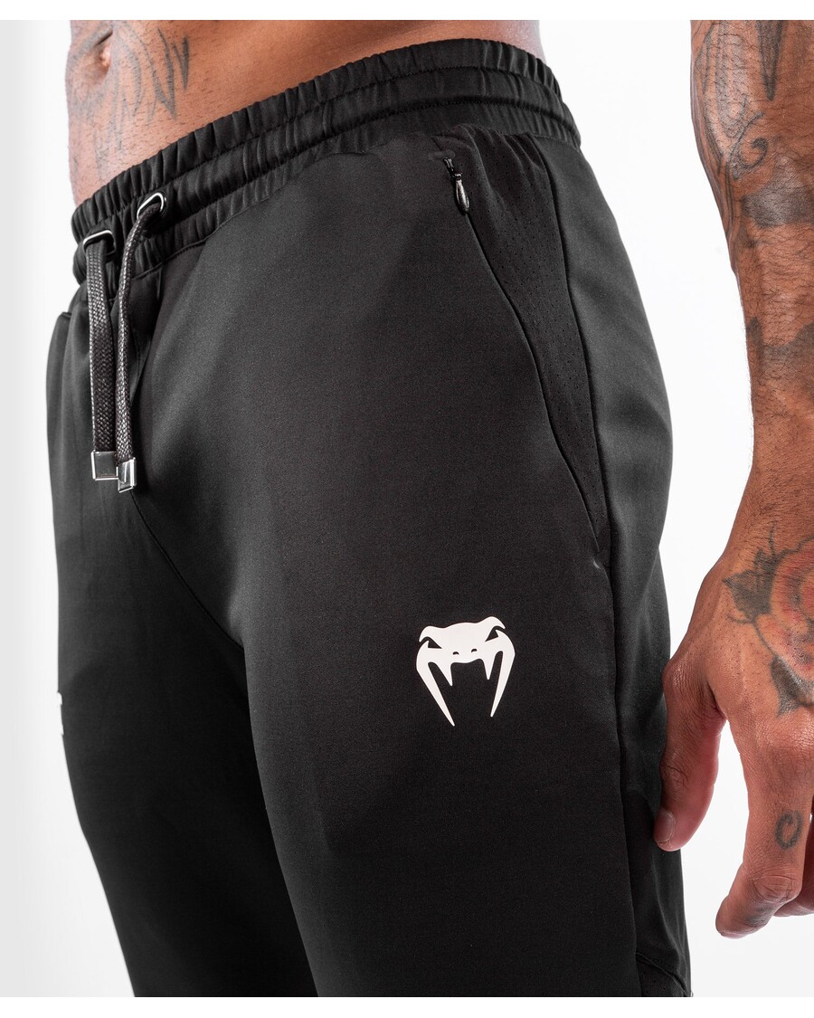 Ufc Venum Authentic Fight Night Moške Hlače Za Sprehode - črne