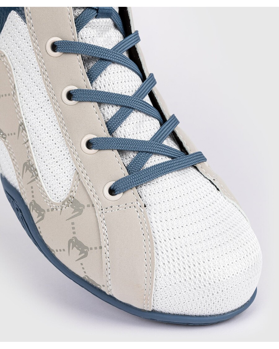 Боксови обувки Venum Elite Evo Monogram - бяло/синьо