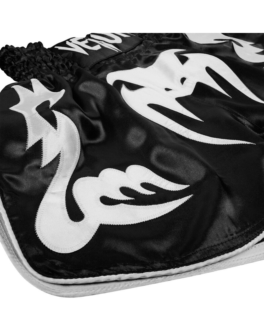 Venum Bangkok Inferno Muay Thai Shorts - Preto/branco