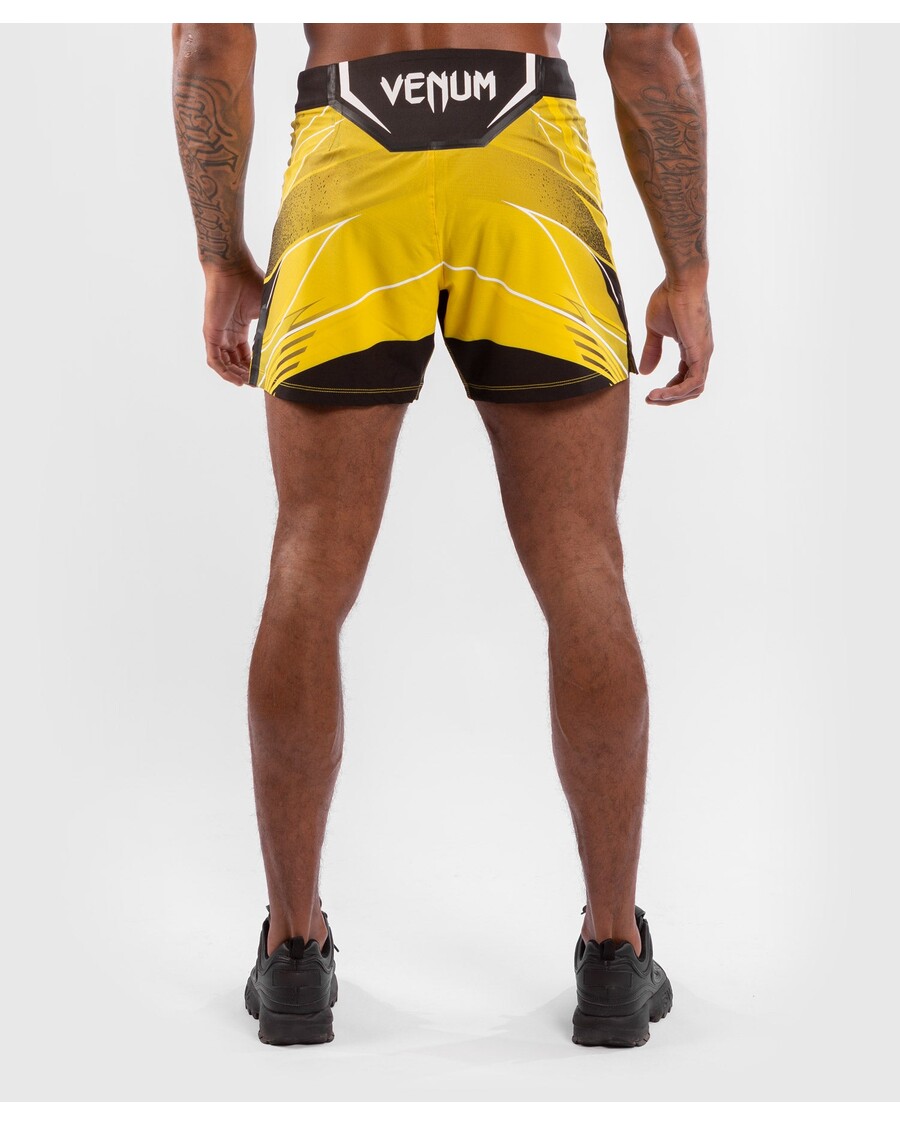 UFC VENUM オーセンティック ファイト ナイト メンズ ショーツ - ショート フィット - イエロー