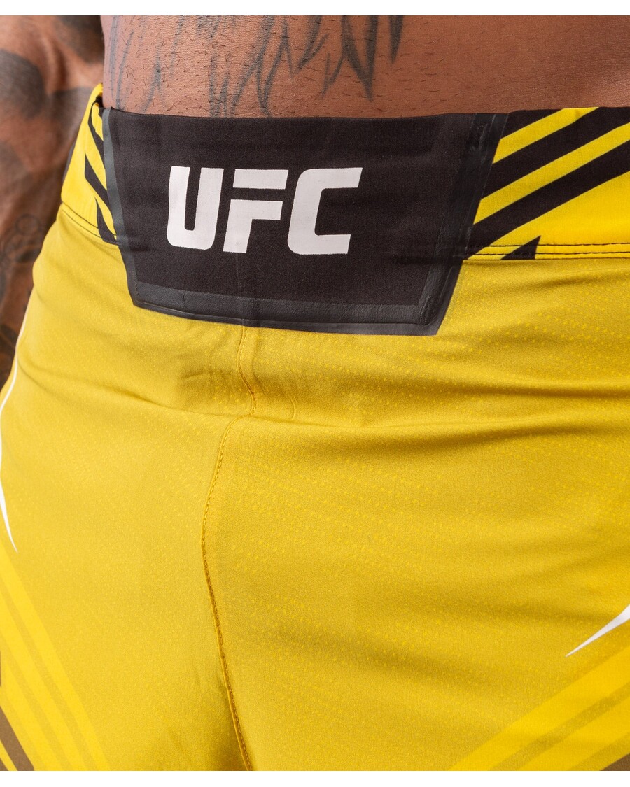 UFC VENUM オーセンティック ファイト ナイト メンズ ショーツ - ショート フィット - イエロー