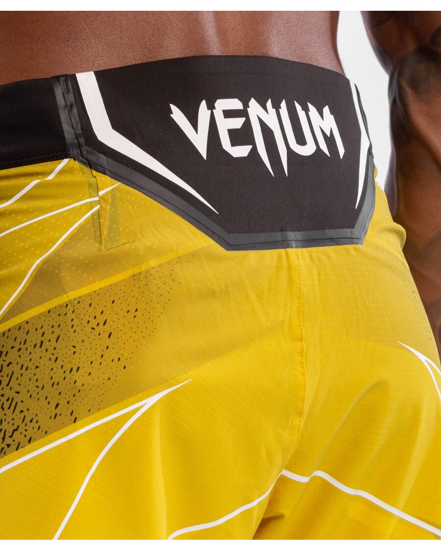 UFC VENUM オーセンティック ファイト ナイト メンズ ショーツ - ショート フィット - イエロー