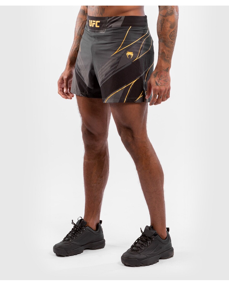 Shorts Masculino Ufc Venum Authentic Fight Night - Ajuste Curto - Campeão