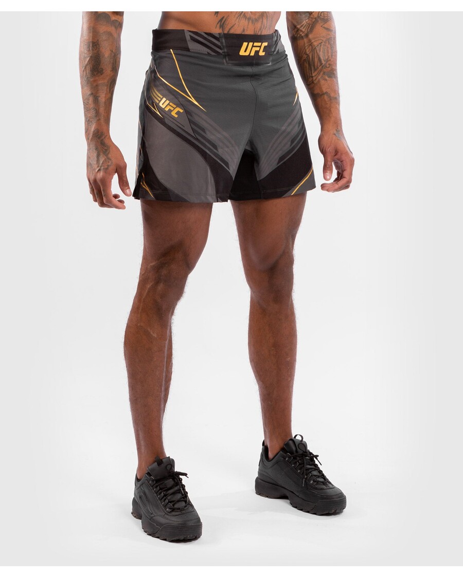 Shorts Masculino Ufc Venum Authentic Fight Night - Ajuste Curto - Campeão