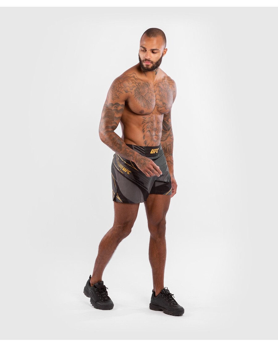 Shorts Masculino Ufc Venum Authentic Fight Night - Ajuste Curto - Campeão