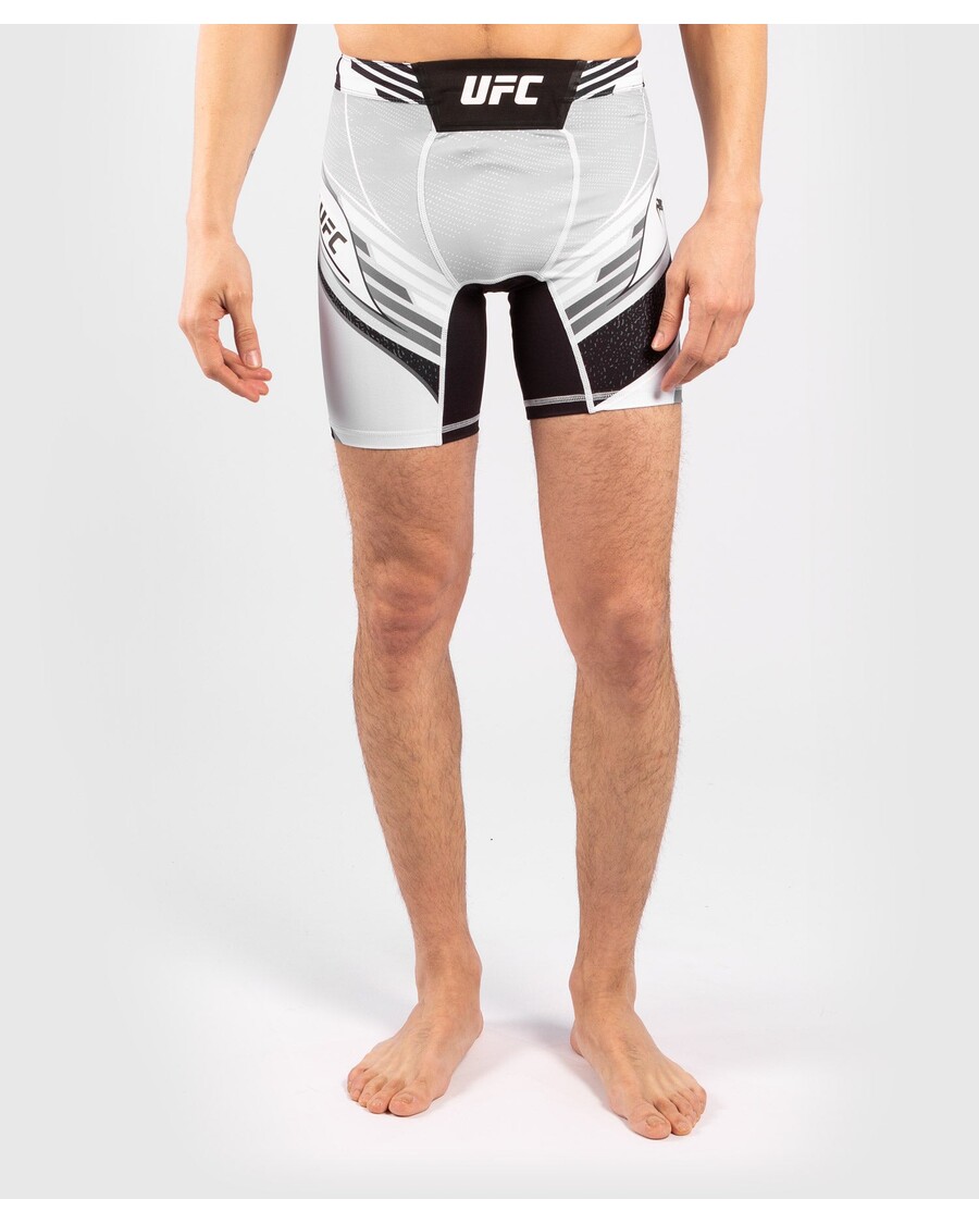 UFC Venum Authentic Fight Night Vale Tudo Shorts Für Herren – Kurze Passform – Weiß
