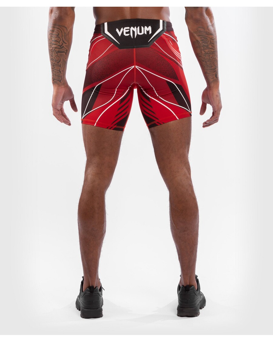شورت UFC Venum Authentic Fight Night للرجال من Vale Tudo - مقاس طويل - أحمر