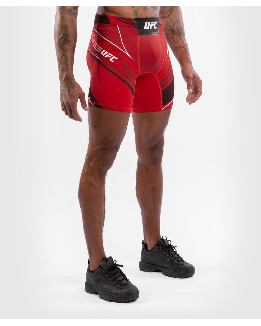 شورت UFC Venum Authentic Fight Night للرجال من Vale Tudo - مقاس طويل - أحمر