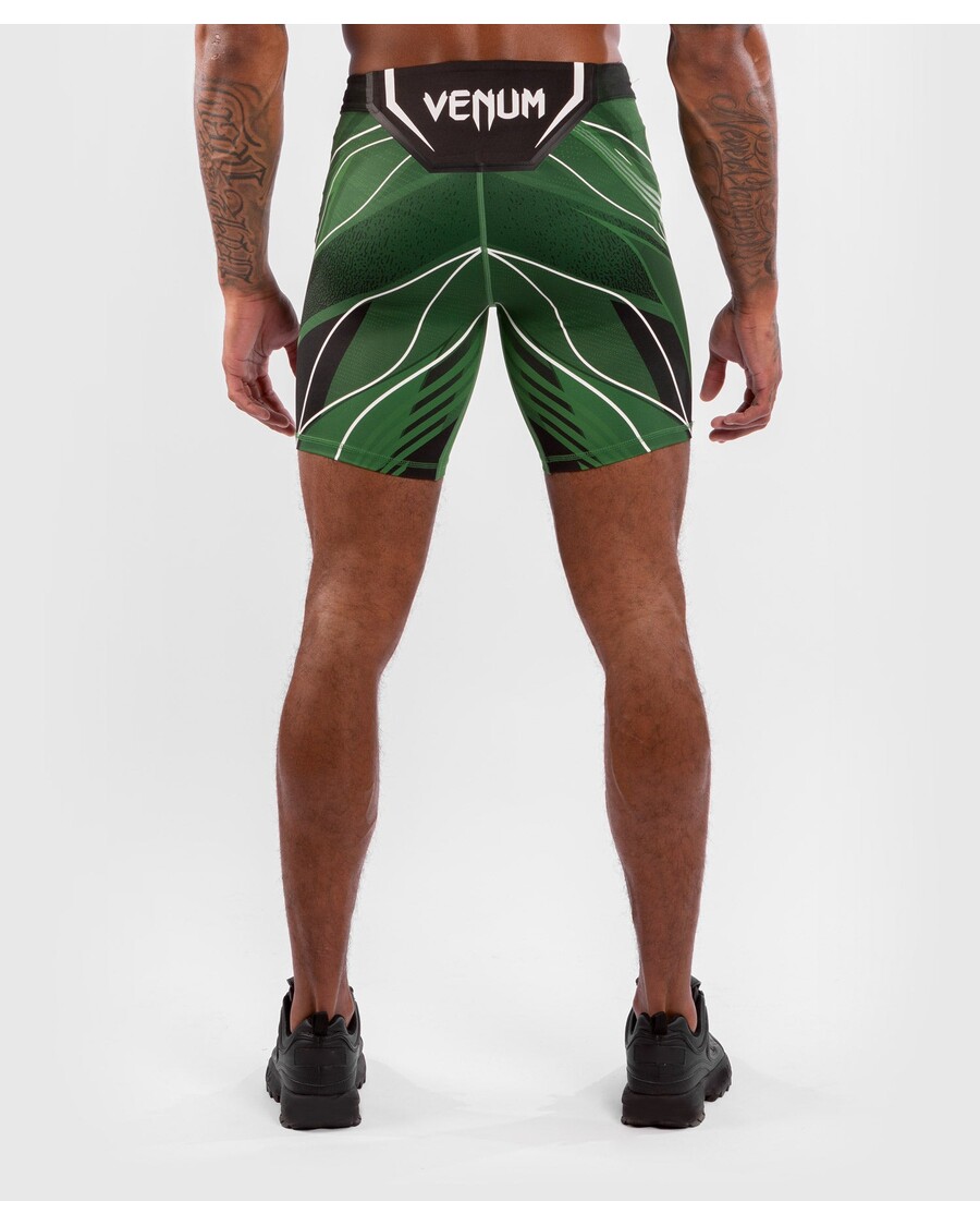 شورت UFC Venum Authentic Fight Night للرجال Vale Tudo - مقاس طويل - أخضر