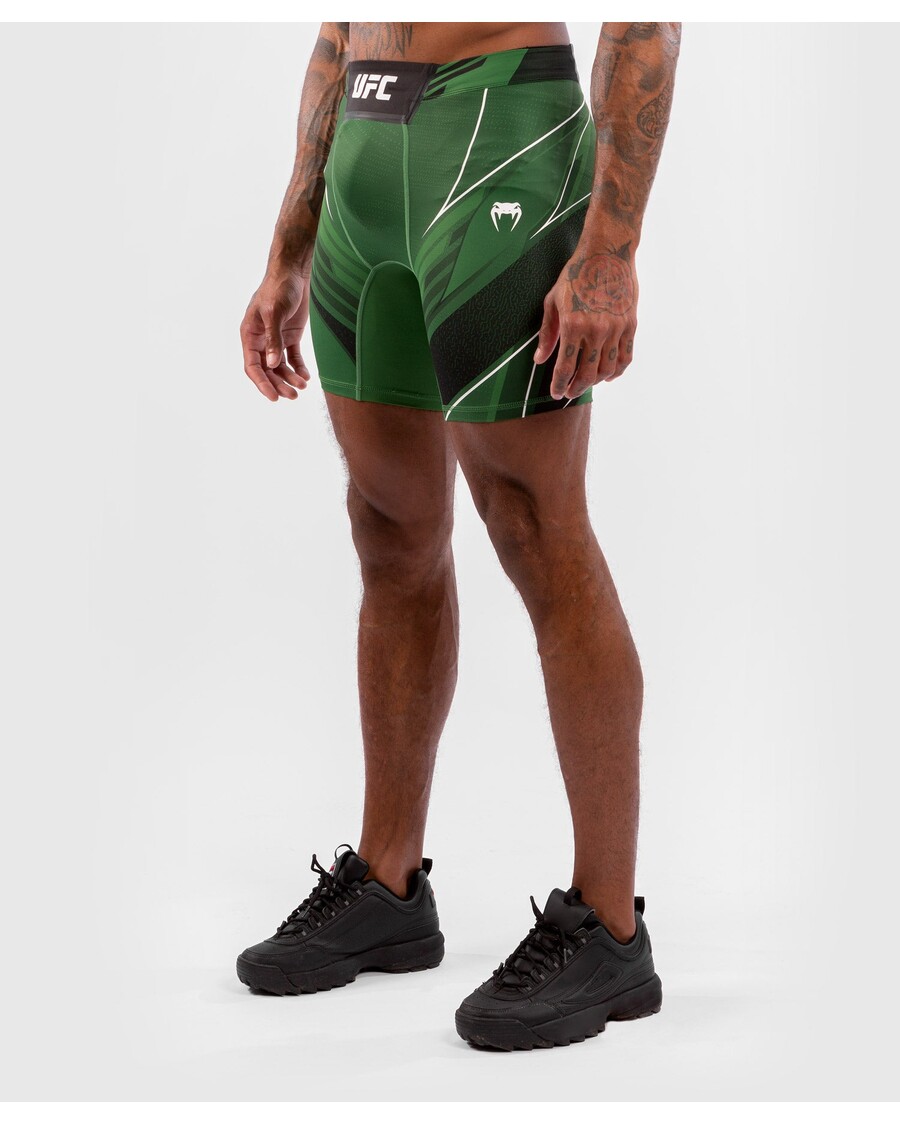 شورت UFC Venum Authentic Fight Night للرجال Vale Tudo - مقاس طويل - أخضر