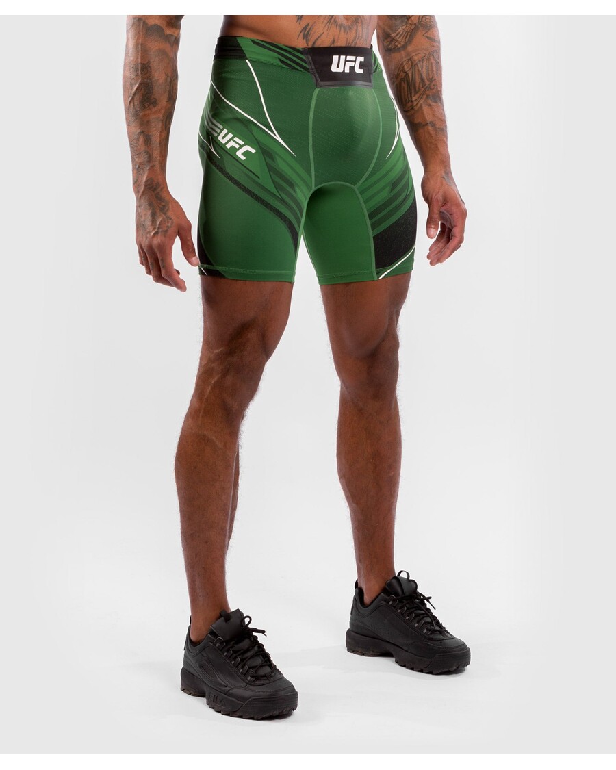 شورت UFC Venum Authentic Fight Night للرجال Vale Tudo - مقاس طويل - أخضر