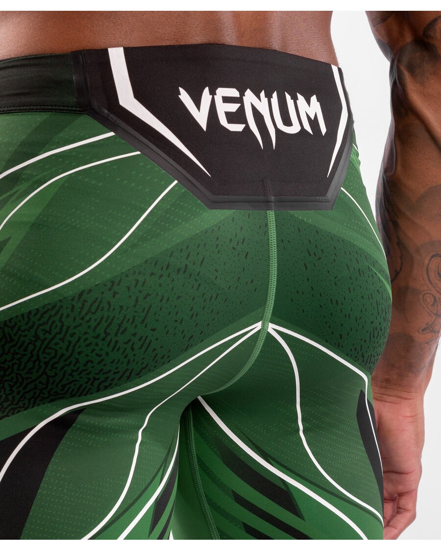 شورت UFC Venum Authentic Fight Night للرجال Vale Tudo - مقاس طويل - أخضر