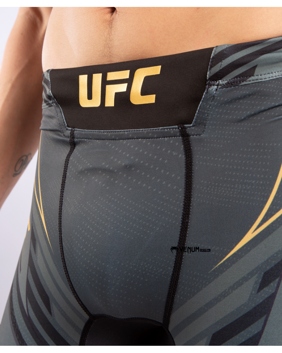 UFC ヴェナム プロ ライン メンズ ヴァーレ トゥード ショーツ - チャンピオン