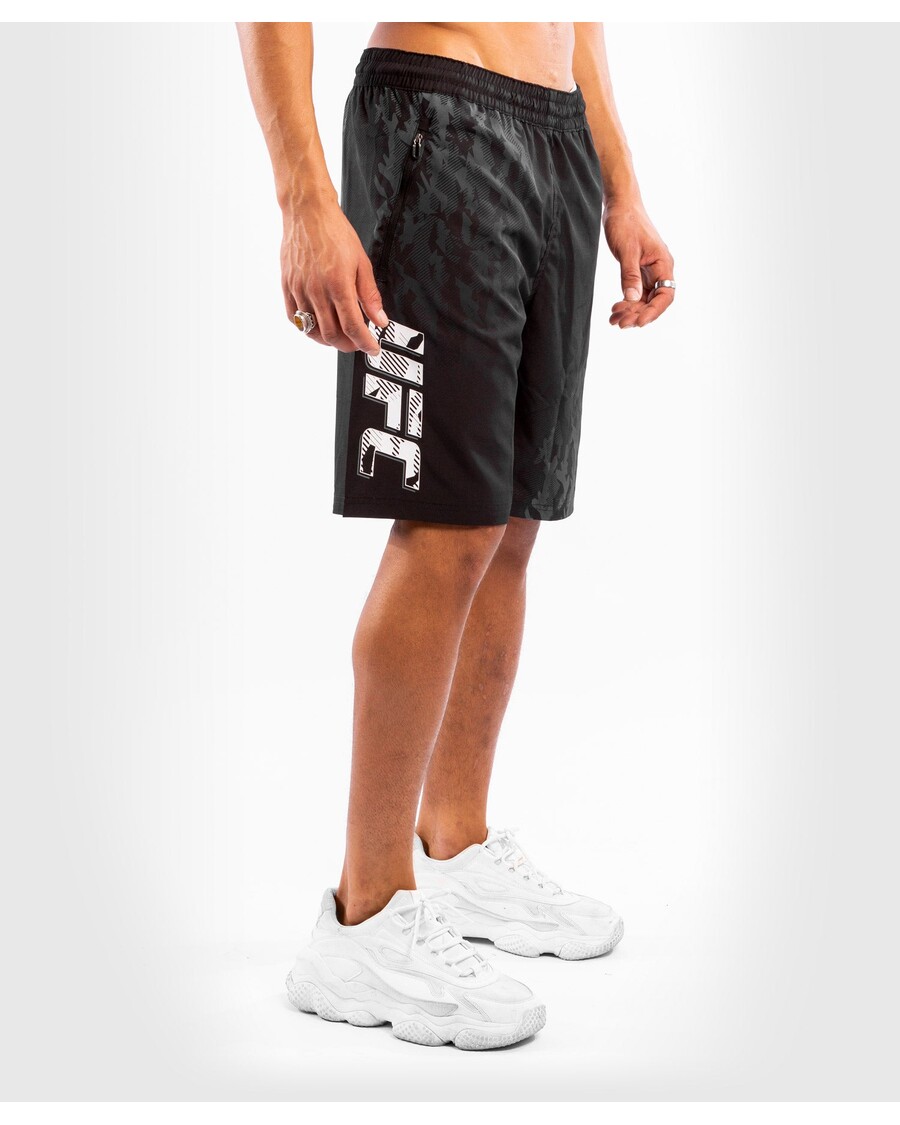 Celana Pendek Performa Pria UFC Venum Authentic Fight Week - Hitam
