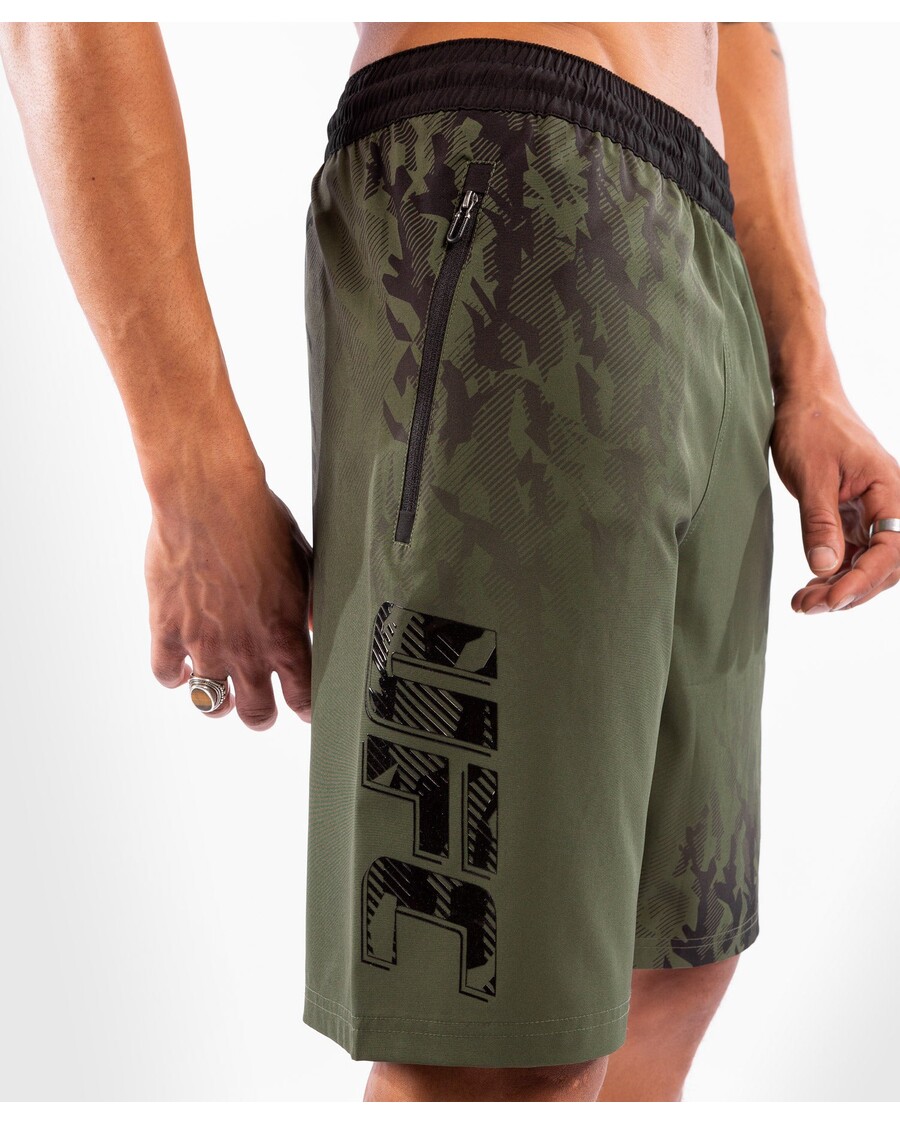 شورت الأداء الرجالي من UFC Venum Authentic Fight Week - كاكي