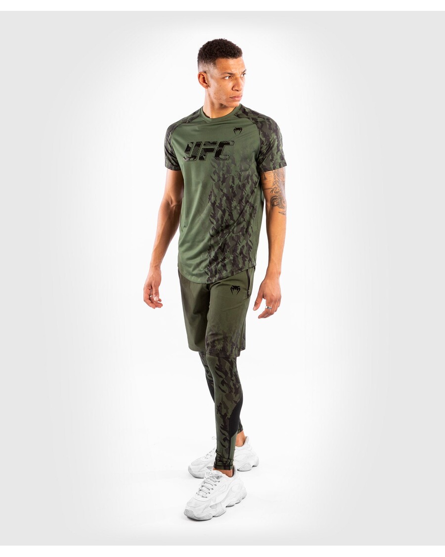 شورت الأداء الرجالي من UFC Venum Authentic Fight Week - كاكي