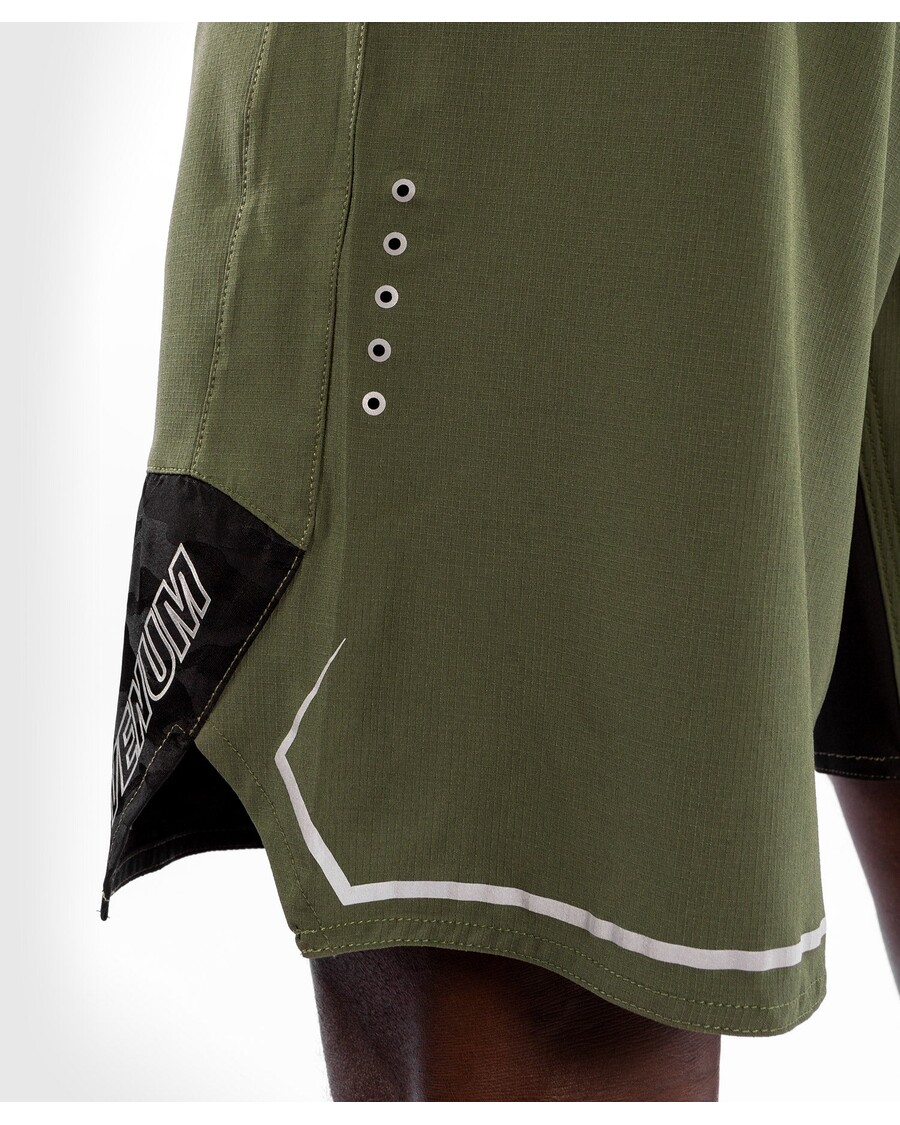 Bojová šortka Venum Light 4.0 - Khaki/stříbrná