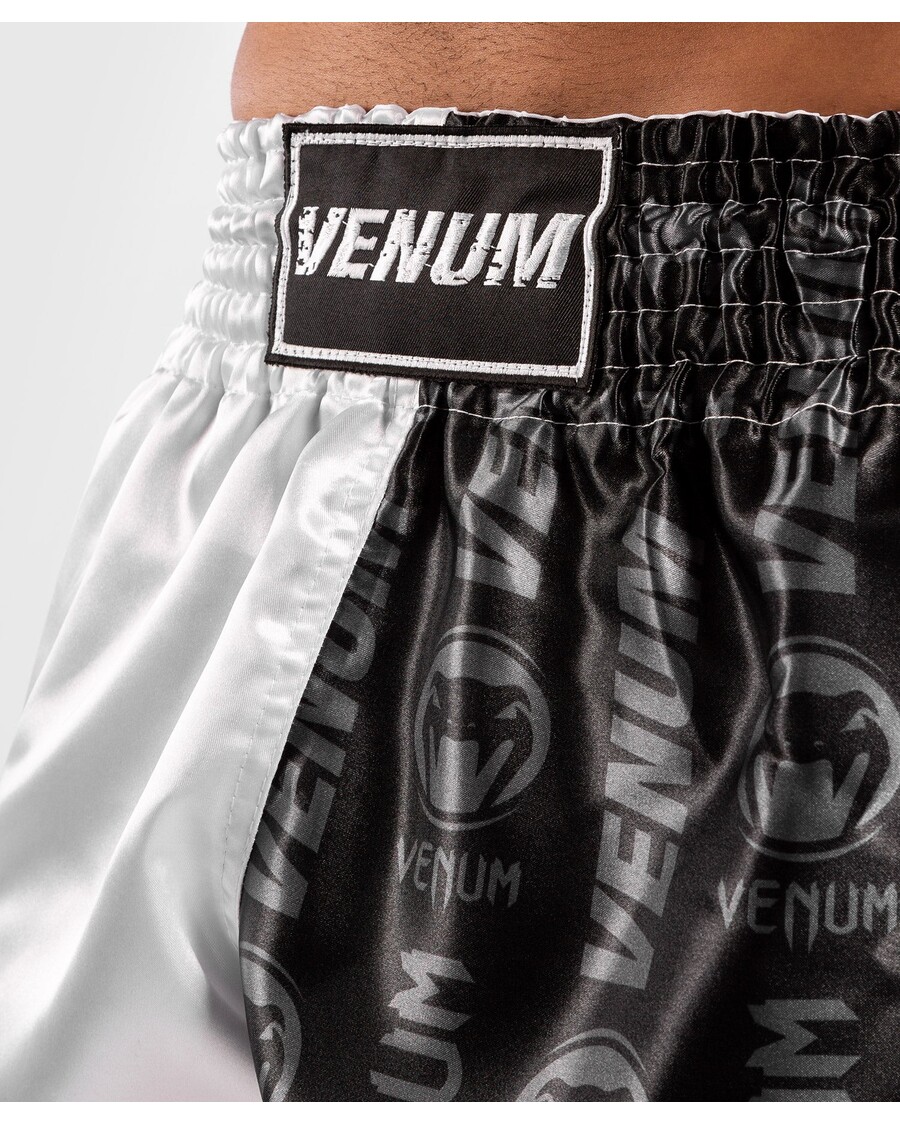Venum Logos Muay Thai Shorts - Zwart/wit