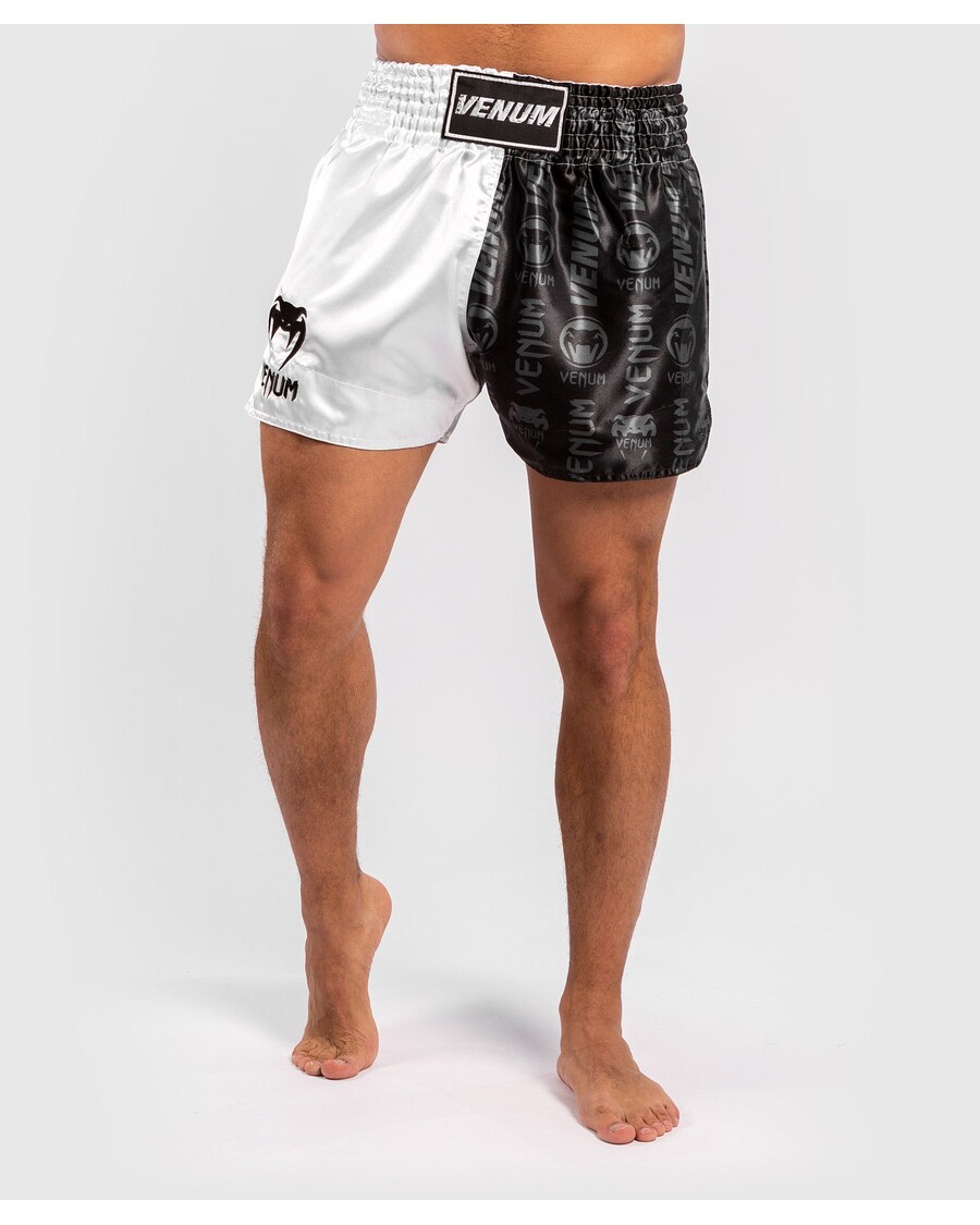 Venum Logos Muay-Thai-Shorts – Schwarz/Weiß