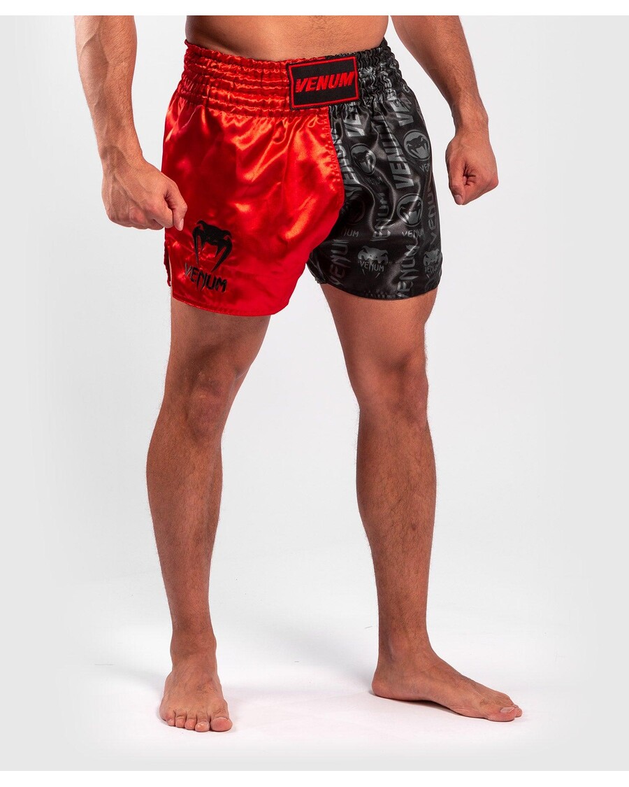 Venum ロゴス ムエタイ ショーツ - ブラック/レッド