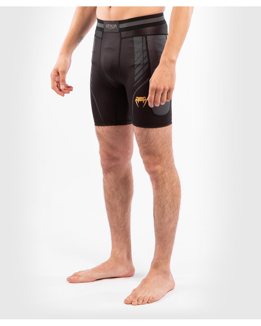 Pantaloni Scurți Venum Athletics Vale Tudo- Negru/auriu