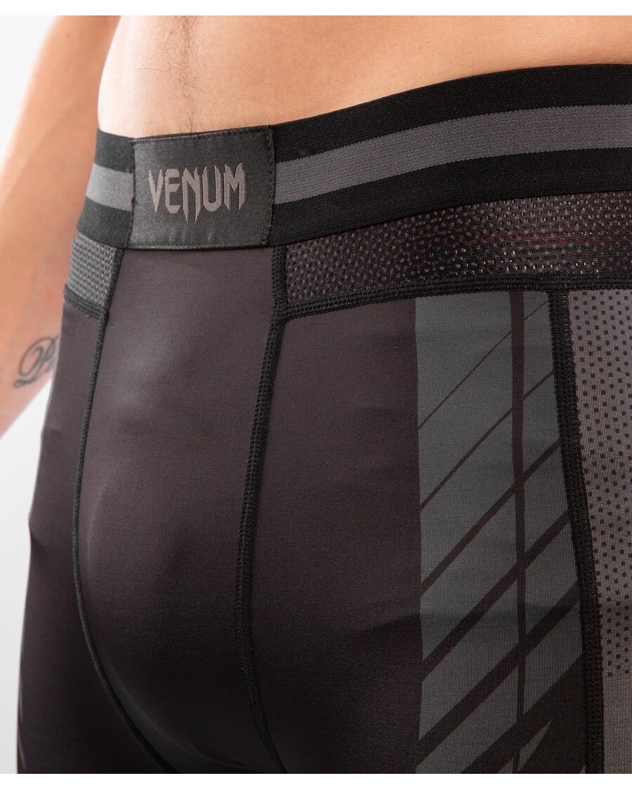 Pantaloni Scurți Venum Athletics Vale Tudo- Negru/auriu