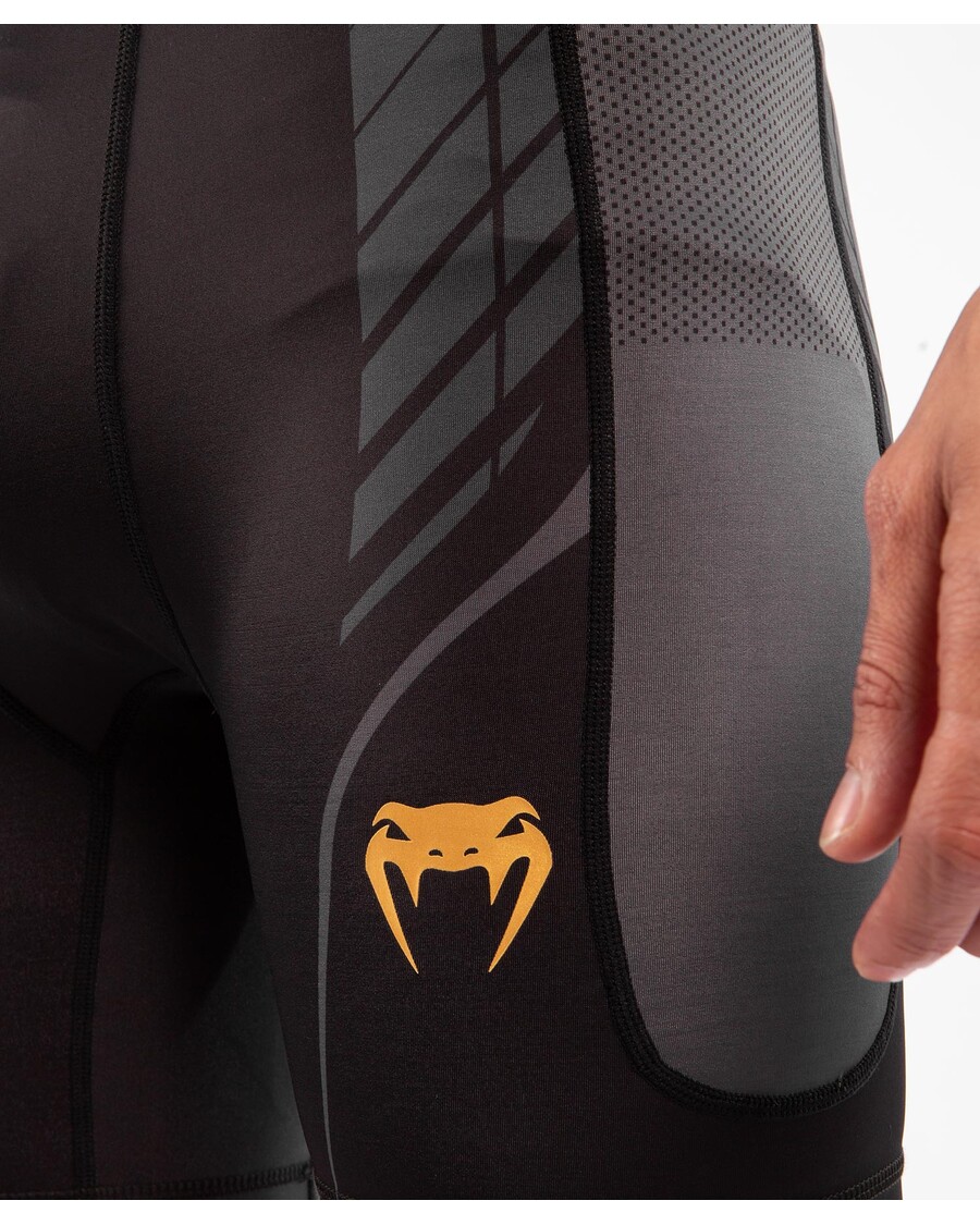 Pantaloni Scurți Venum Athletics Vale Tudo- Negru/auriu