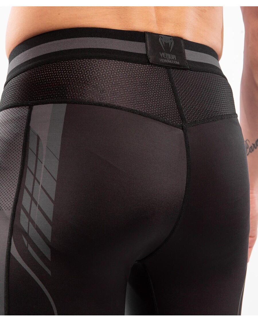 Pantaloni Scurți Venum Athletics Vale Tudo- Negru/auriu