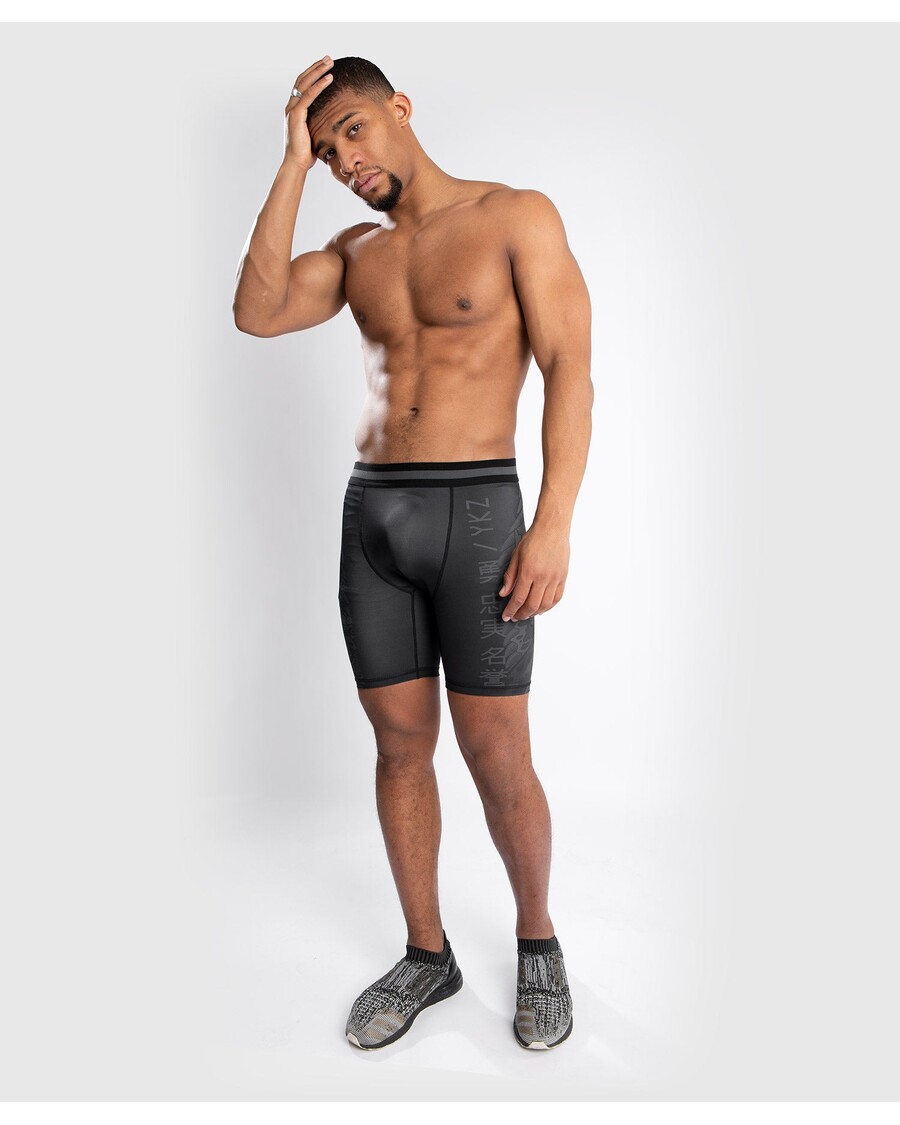 Venum YKZ21 Vale Tudo Shorts – Schwarz/Schwarz