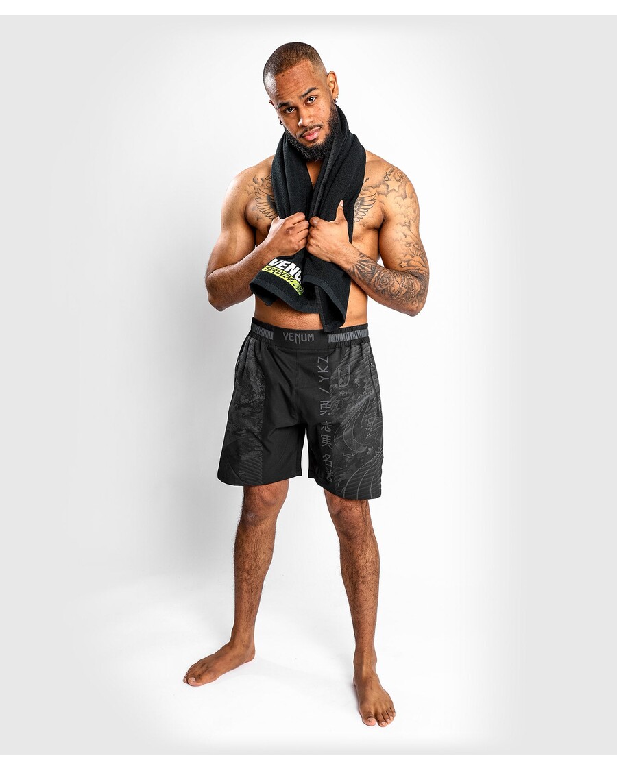 Venum YKZ21 Trainingsshorts – Schwarz/Schwarz
