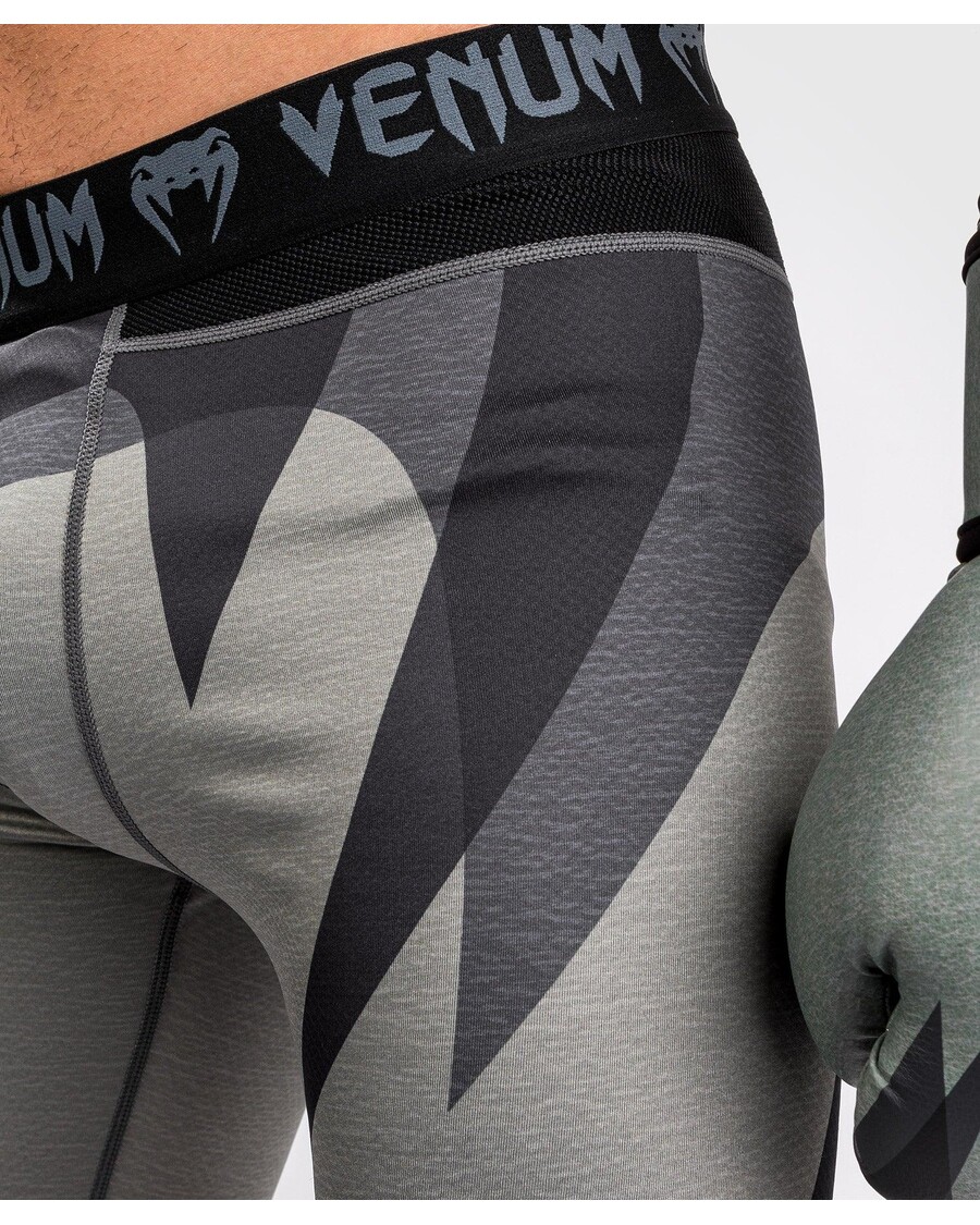Venum Stone Vale Tudo ショーツ - ミネラルグリーン