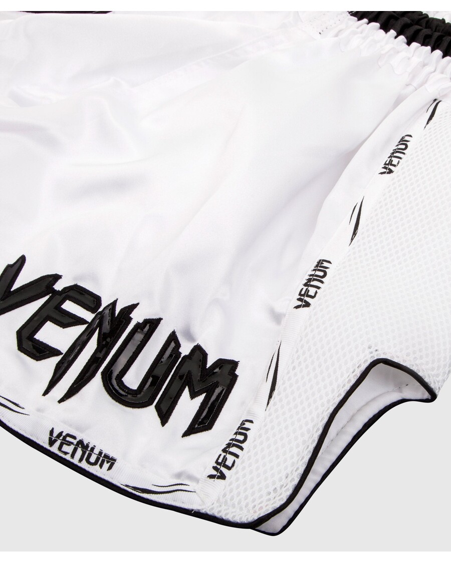 Celana Pendek Muay Thai Raksasa Venum - Putih/hitam