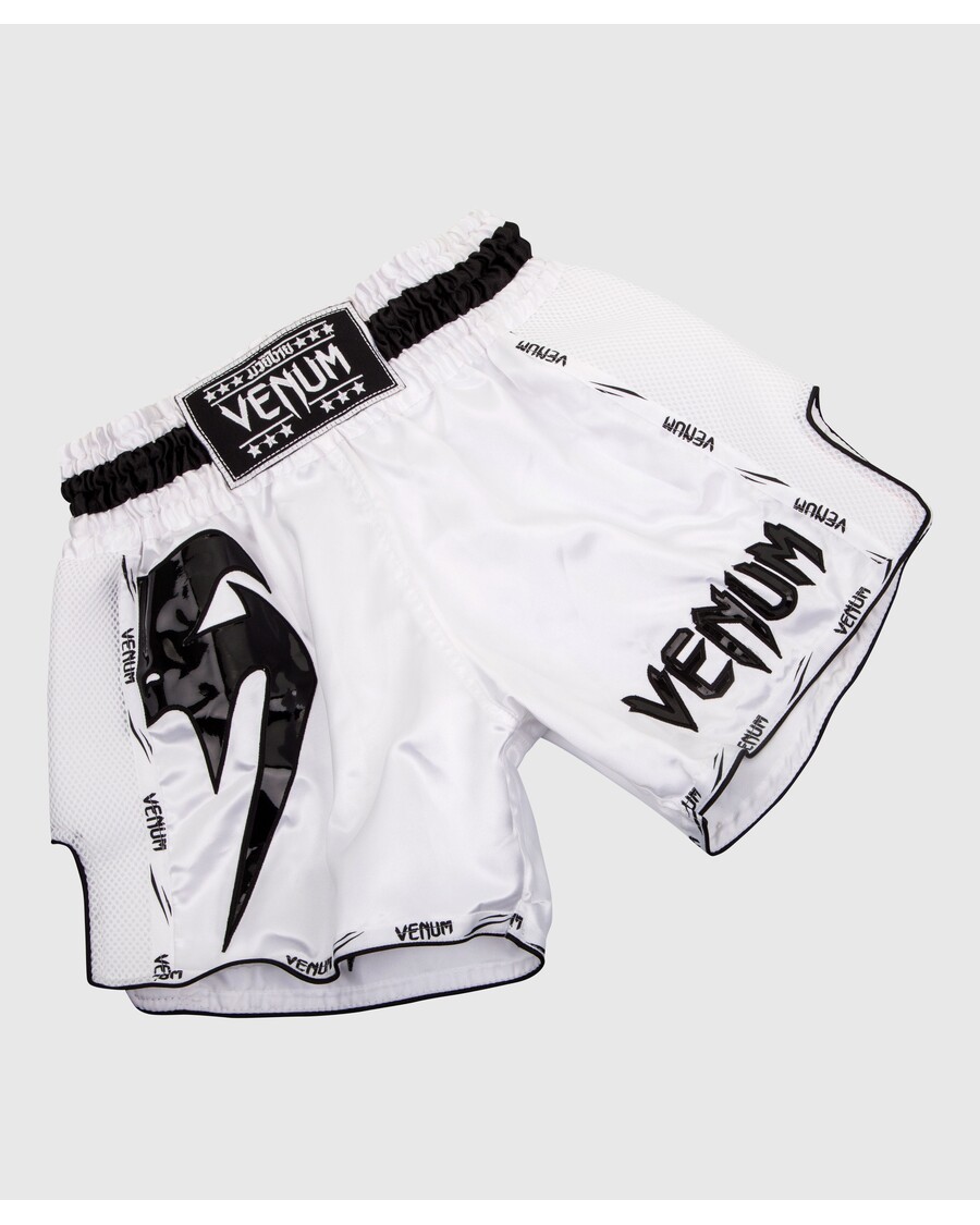 Venum Giant Muay Thai Shorts – Weiß/Schwarz