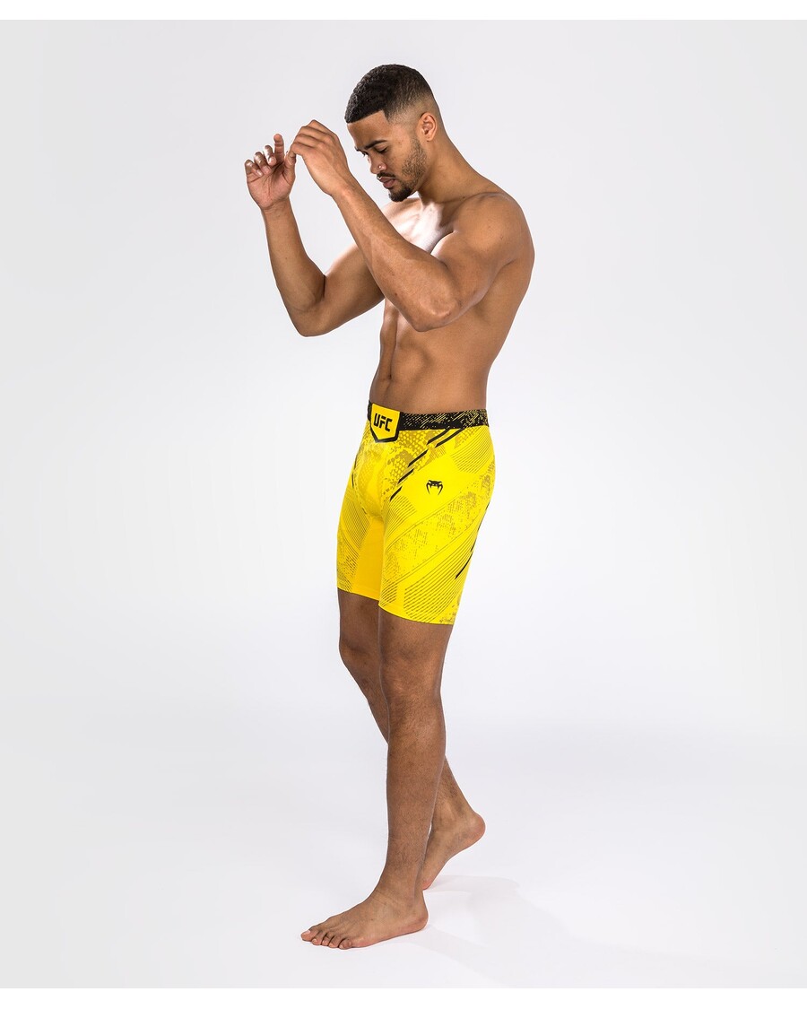 UFC アドレナリン バイ ヴェナム オーセンティック ファイト ナイト メンズ ヴァーレ トゥード ショート - イエロー