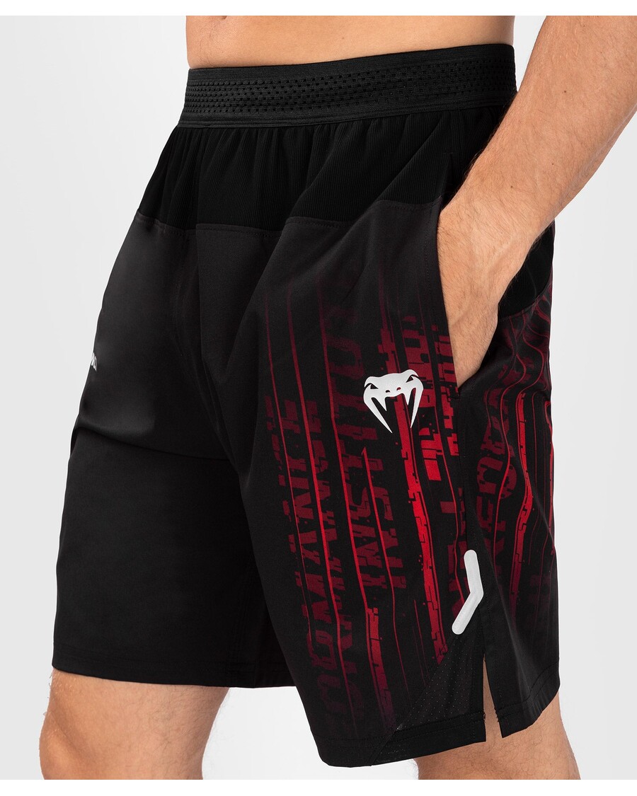 شورت الأداء للرجال من UFC Venum Performance Institute 2.0 - أسود/أحمر