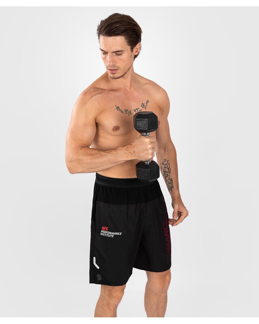 شورت الأداء للرجال من UFC Venum Performance Institute 2.0 - أسود/أحمر