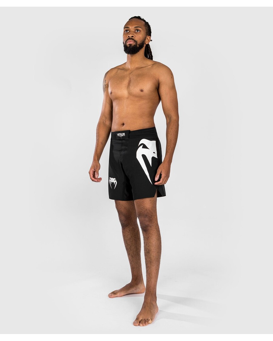 Venum Light 5.0 Fightshort - Sort/hvid