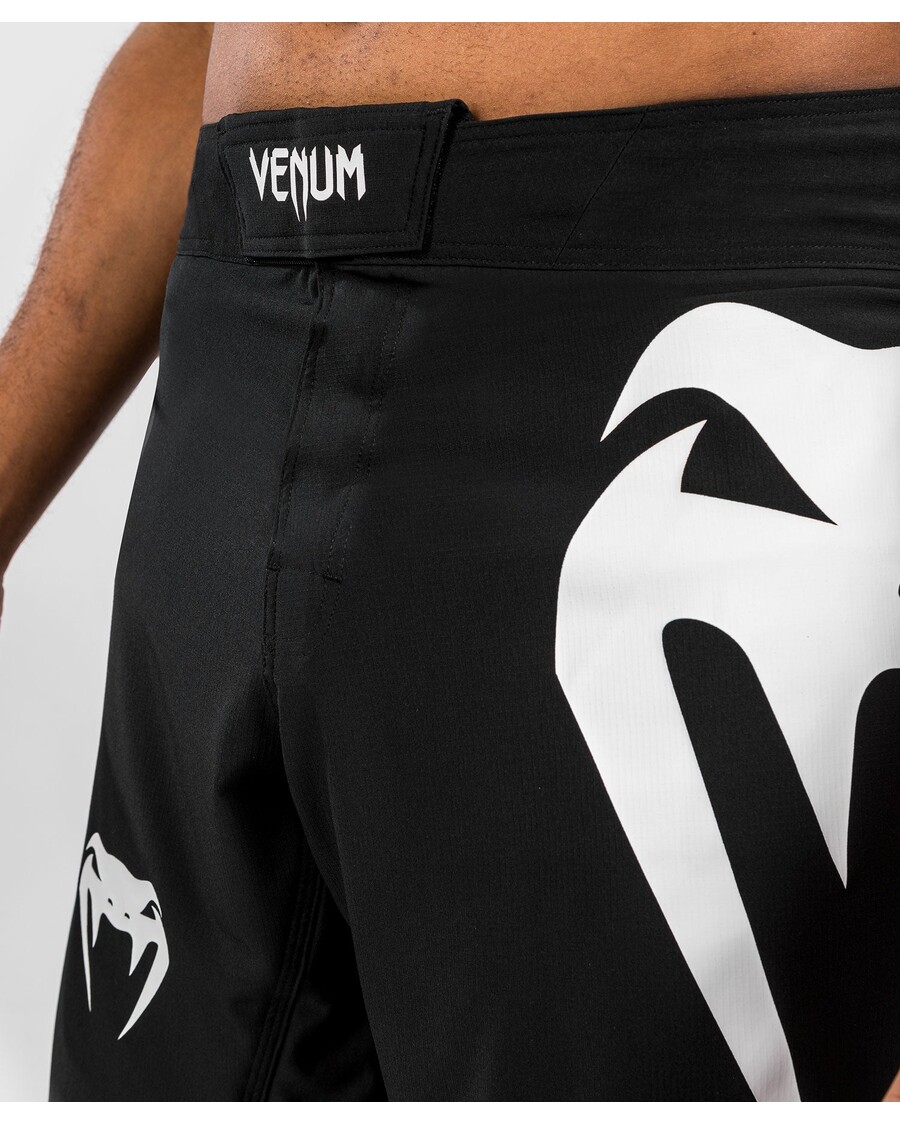 Venum Light 5.0 Fightshort - Sort/hvid